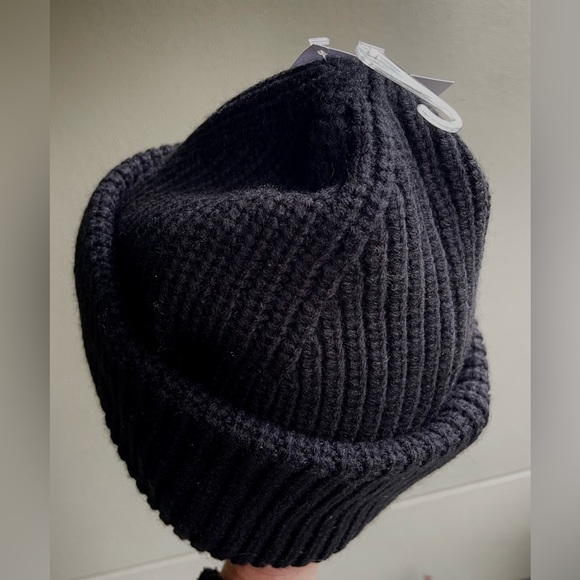 Coach Ribbed Black Beanie. - Picture 12 of 15